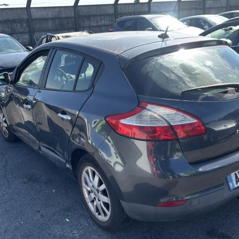 Capot RENAULT MEGANE 3 Photo n°10