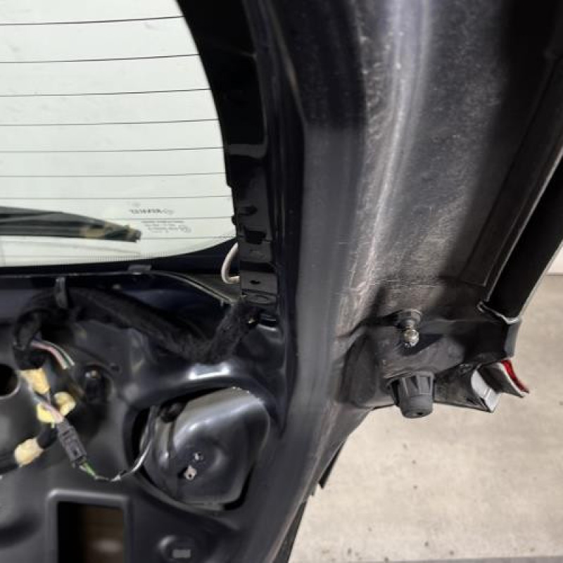 Malle/Hayon arriere RENAULT MEGANE 3 Photo n°8