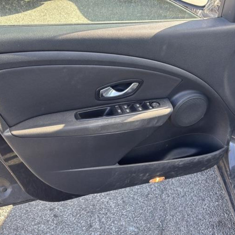 Pare choc arriere RENAULT MEGANE 3 Photo n°15