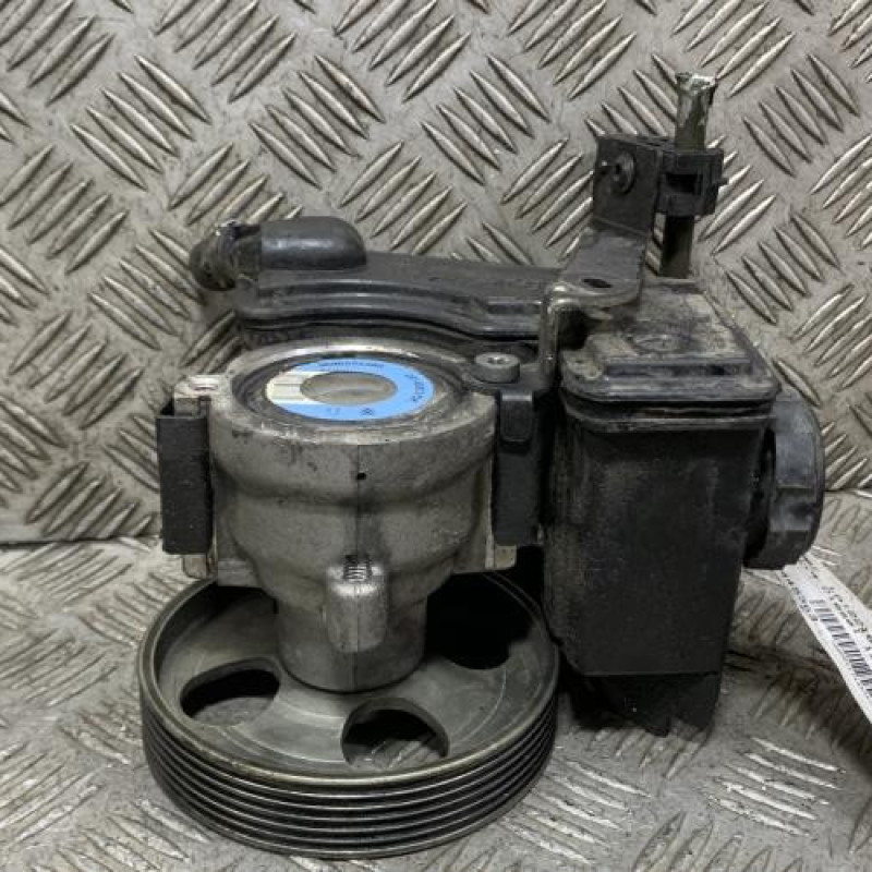 Pompe de direction PEUGEOT 206+ Photo n°1