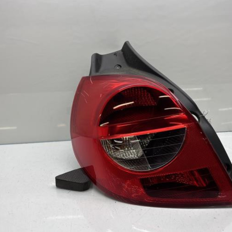 Feu arriere principal gauche (feux) RENAULT CLIO 3 Photo n°1