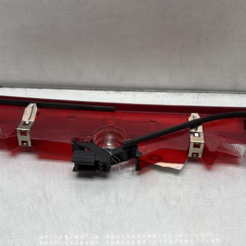 Feu arriere stop central RENAULT CLIO 3 Photo n°2