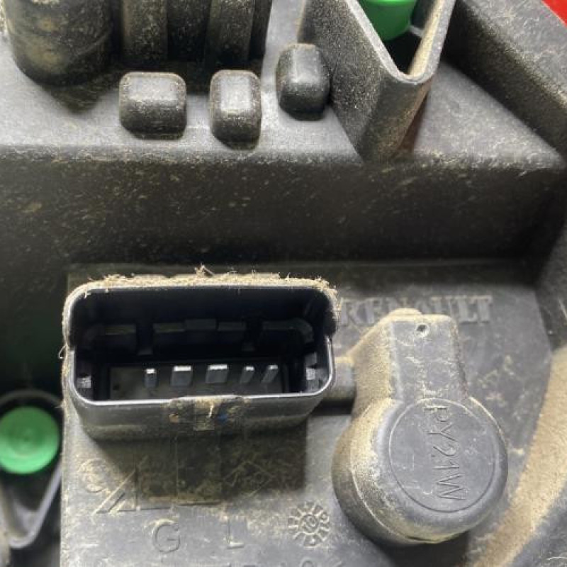 Feu arriere principal gauche (feux) RENAULT CLIO 3 Photo n°3