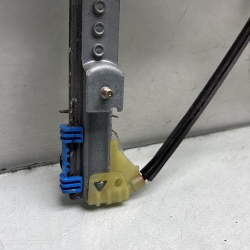 Leve vitre electrique avant gauche RENAULT LAGUNA 2 Photo n°7