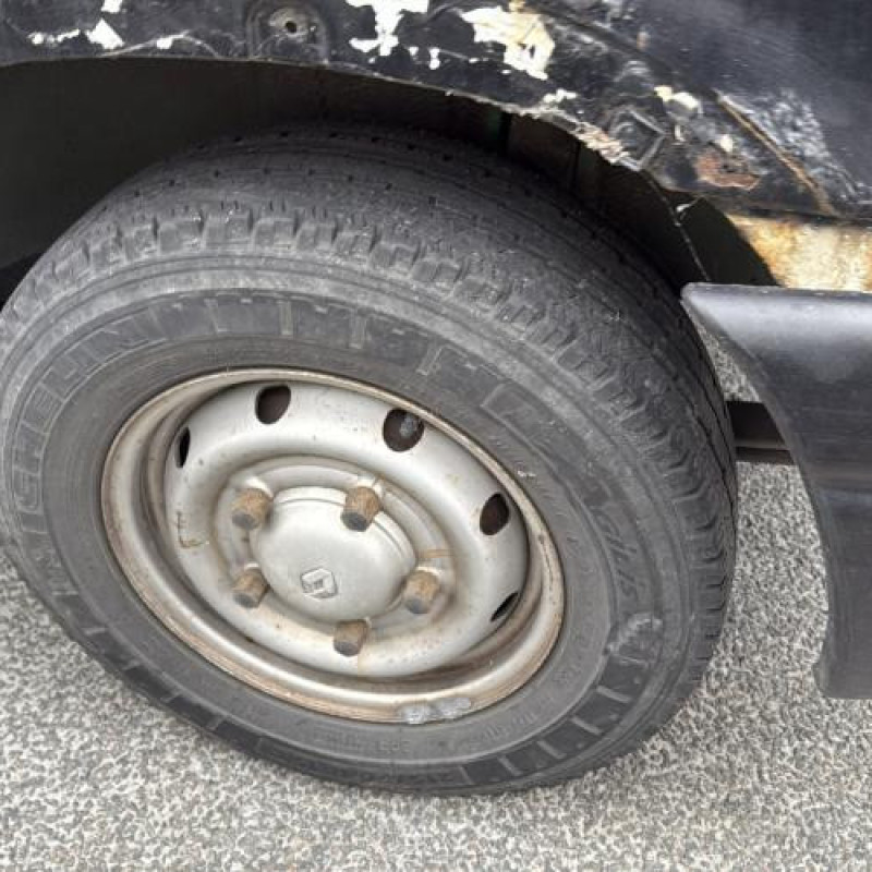 Vitre avant gauche RENAULT MASTER 2 Photo n°9