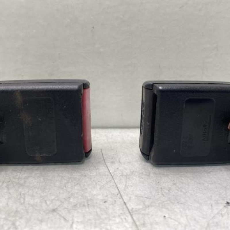 Attache ceinture arriere gauche RENAULT SCENIC 2 Photo n°4