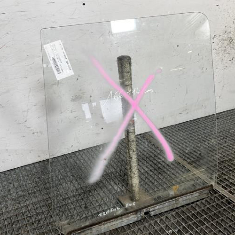 Vitre avant gauche RENAULT TRAFIC 1 Photo n°2