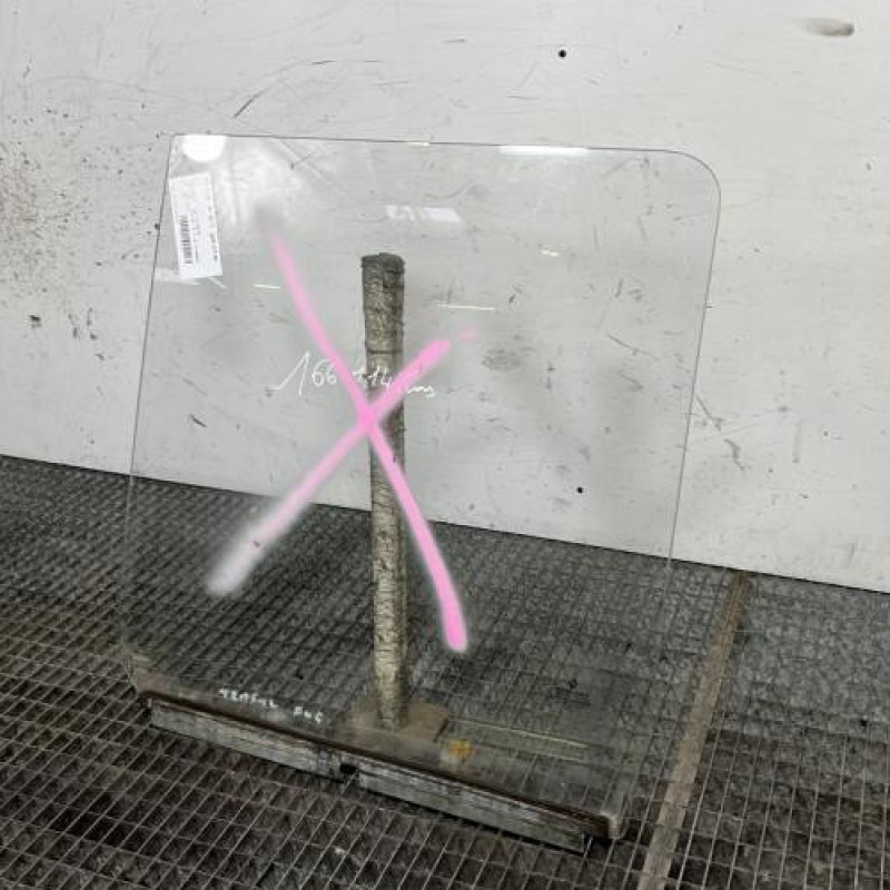 Vitre avant gauche RENAULT TRAFIC 1 Photo n°3