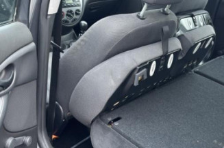 Pare choc arriere FORD FOCUS 1