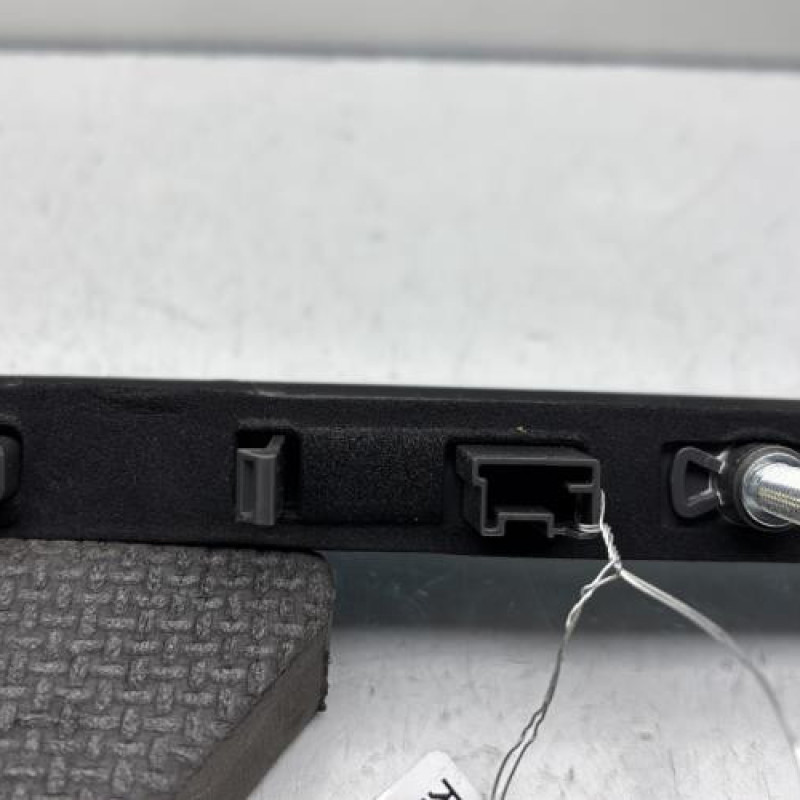 Feu arriere stop central PEUGEOT 308 2 Photo n°4