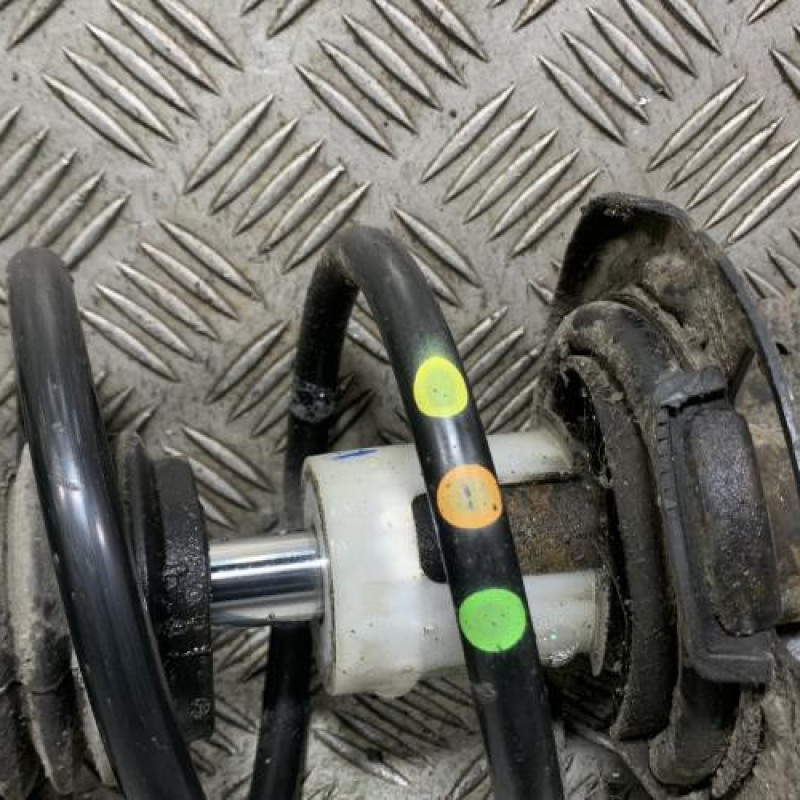 Amortisseur avant droit FORD FIESTA 6 Photo n°2