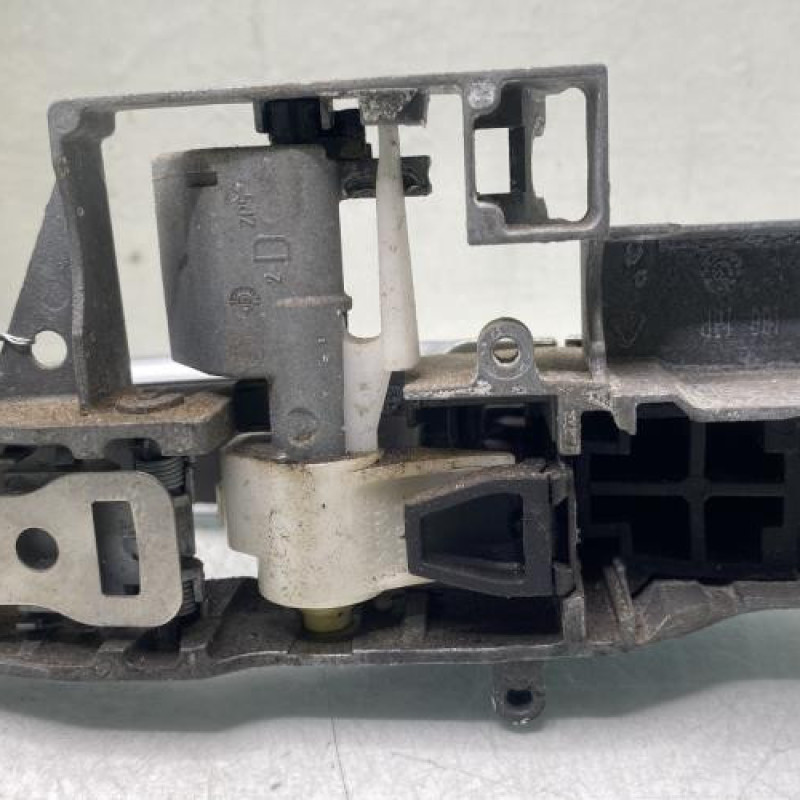 Poignee porte arriere droit PEUGEOT 5008 1 Photo n°3