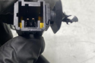 Attache ceinture arriere gauche PEUGEOT 5008 1