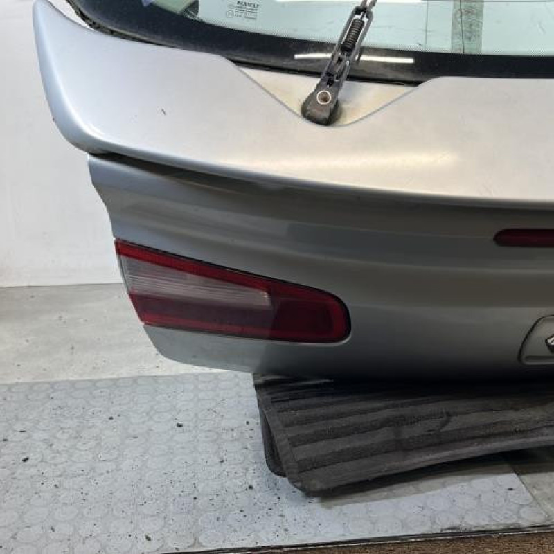 Malle/Hayon arriere RENAULT LAGUNA 2 Photo n°6