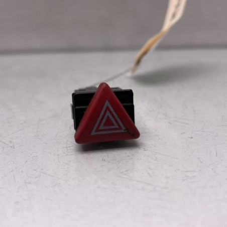 Bouton de warning AUDI A3 2 Photo n°1