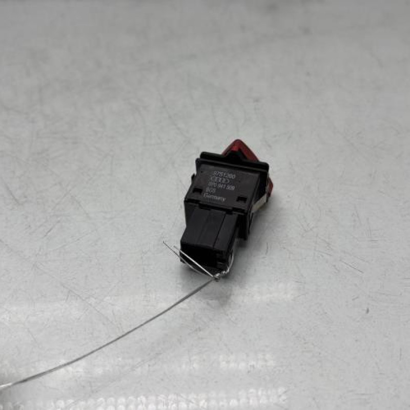 Bouton de warning AUDI A3 2 Photo n°2