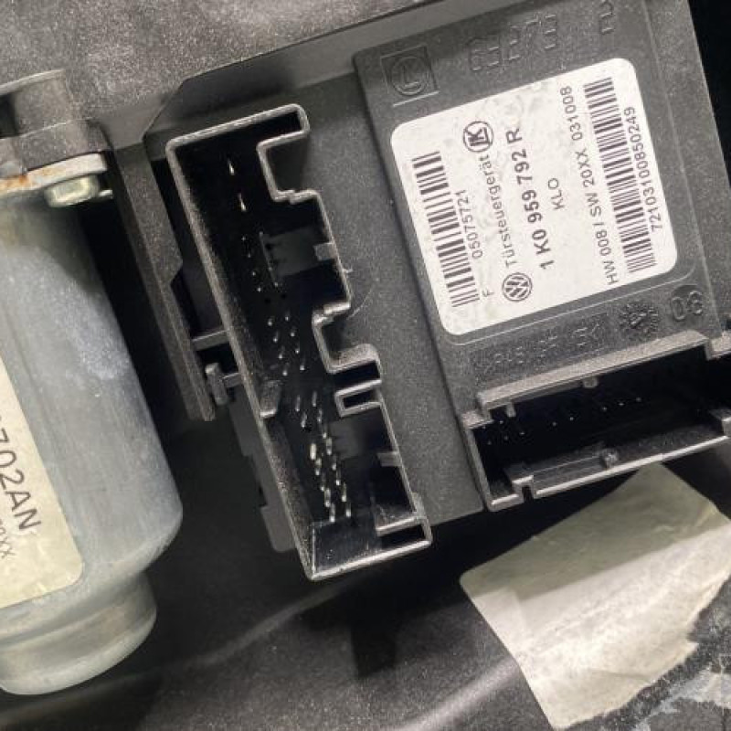 Leve vitre electrique avant droit VOLKSWAGEN GOLF 6 Photo n°3