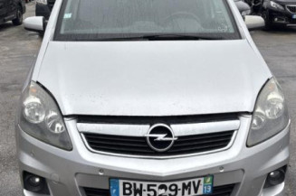 Feu arriere stop central OPEL ZAFIRA B