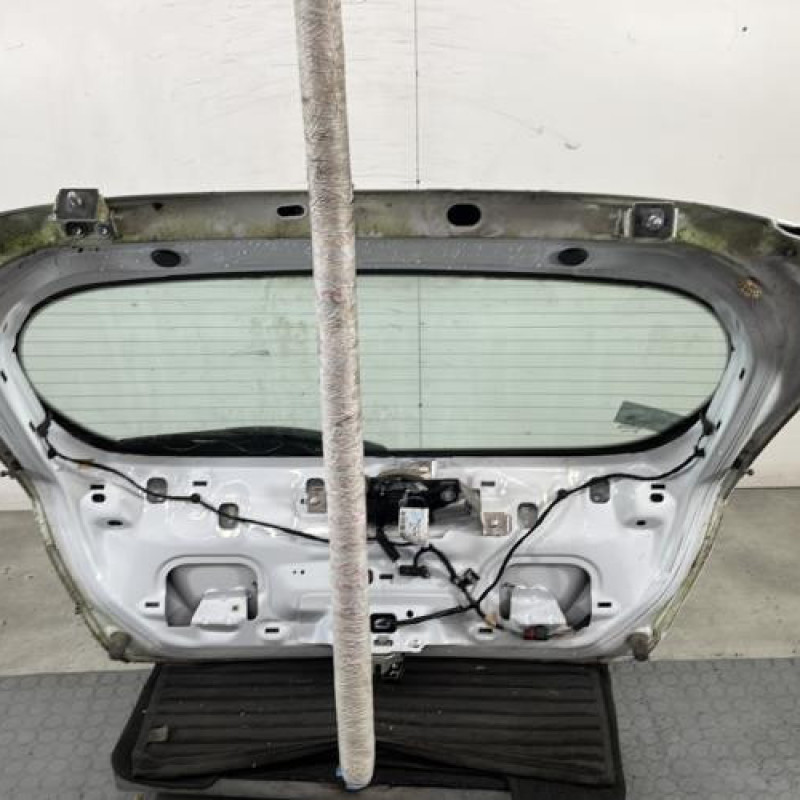 Malle/Hayon arriere FORD FIESTA 6 Photo n°6