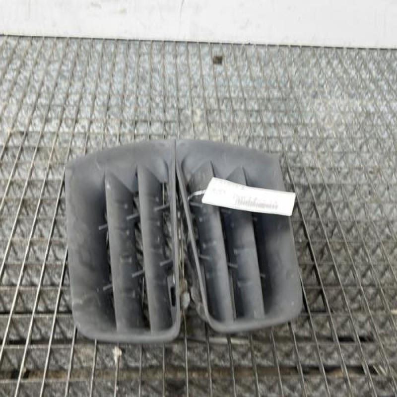 Calandre RENAULT MEGANE 2 Photo n°1