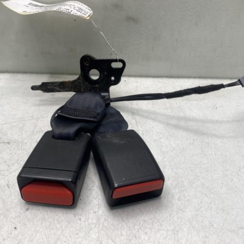 Attache ceinture arriere droit RENAULT CLIO 4 Photo n°1