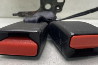 Attache ceinture arriere droit RENAULT CLIO 4
