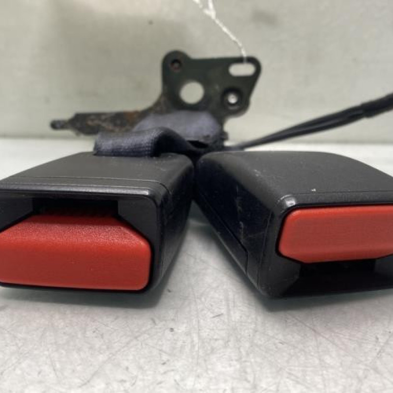 Attache ceinture arriere droit RENAULT CLIO 4 Photo n°2