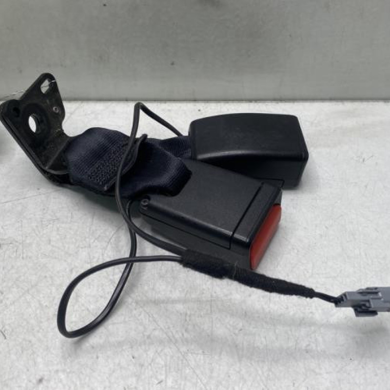 Attache ceinture arriere gauche RENAULT CLIO 4 Photo n°1