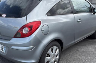 Custode arriere droit OPEL CORSA D