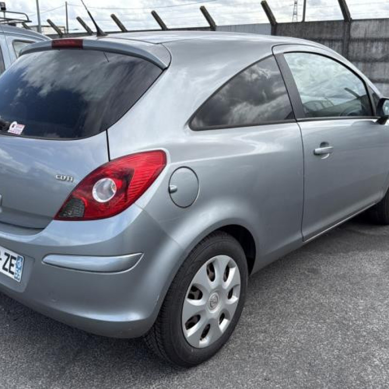 Porte avant droit OPEL CORSA D Photo n°9