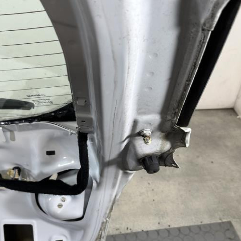 Malle/Hayon arriere RENAULT MEGANE 3 Photo n°8