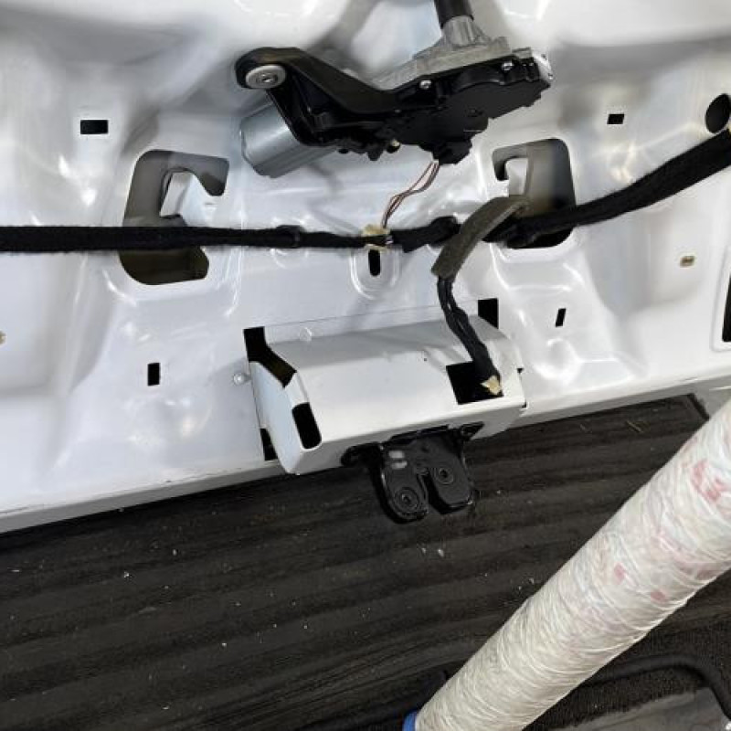 Malle/Hayon arriere RENAULT MEGANE 3 Photo n°10