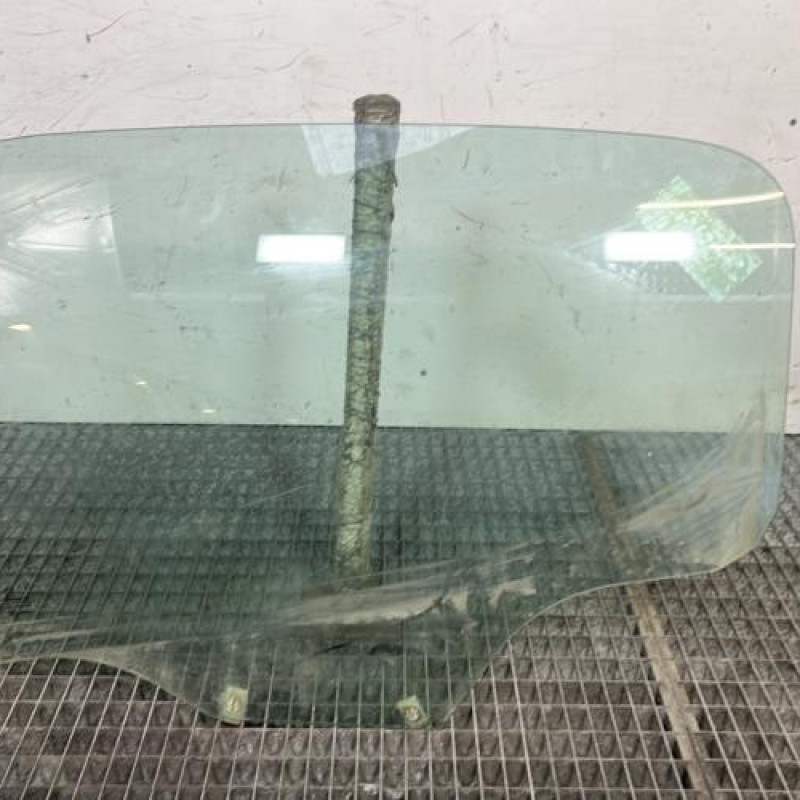 Vitre arriere gauche PEUGEOT 207 Photo n°1