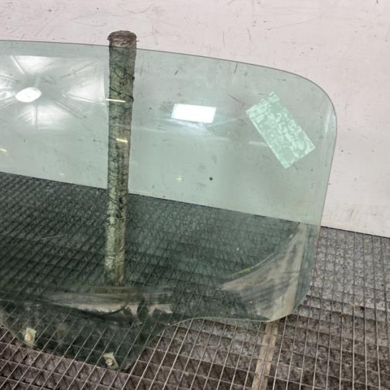 Vitre arriere gauche PEUGEOT 207 Photo n°3