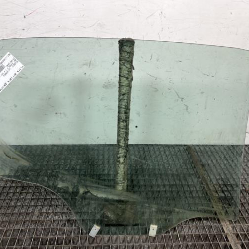 Vitre arriere gauche PEUGEOT 207 Photo n°4