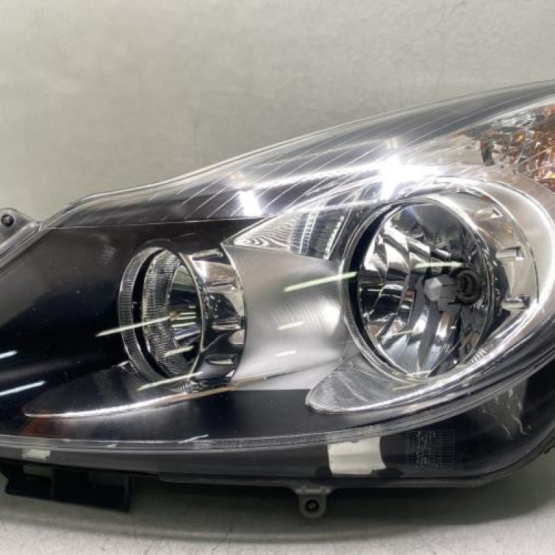 Optique avant principal gauche (feux)(phare) OPEL CORSA D Photo n°1