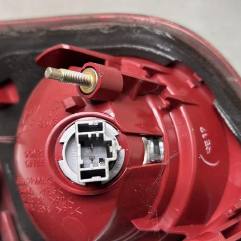 Feu arriere secondaire droit (feux) MAZDA 3 1 Photo n°3