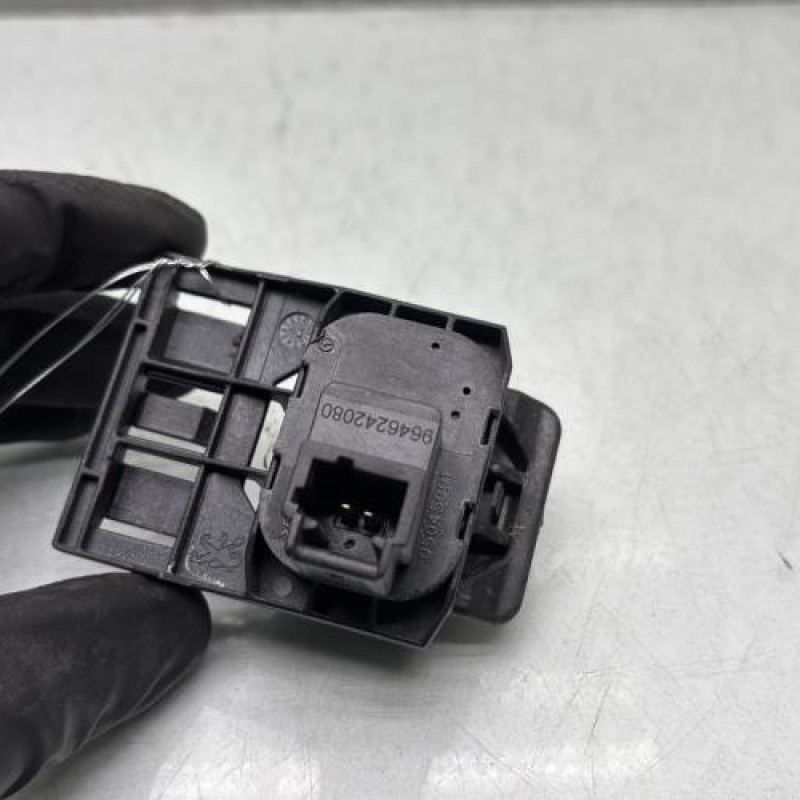 Bouton de coffre PEUGEOT 407 Photo n°3