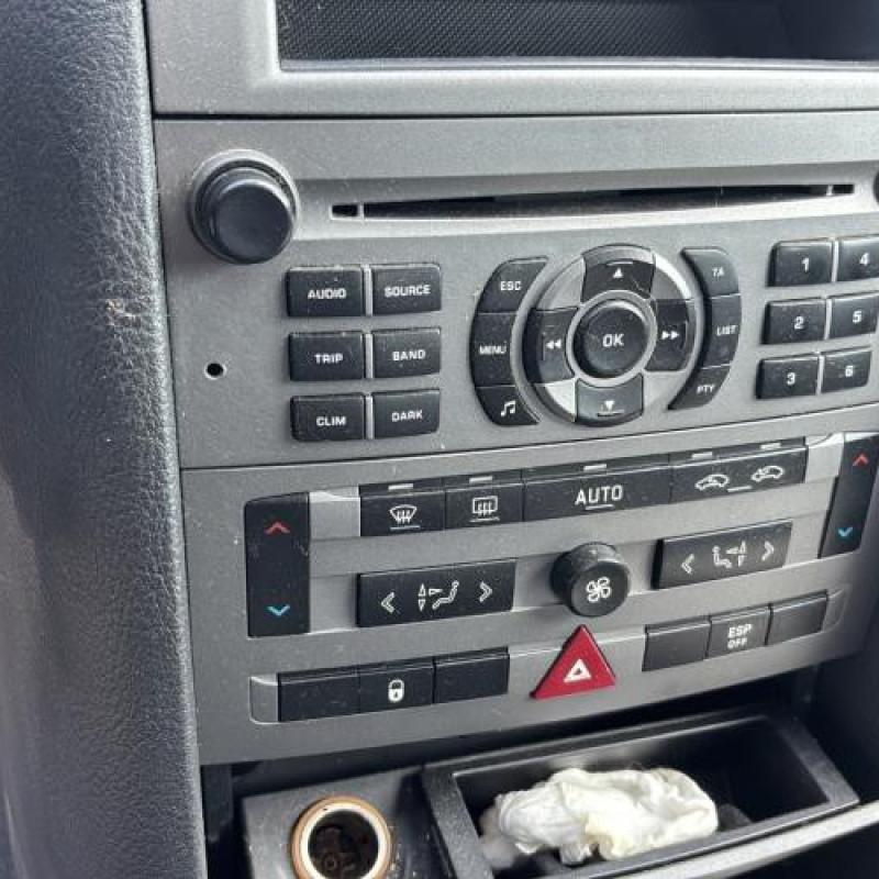 Bouton de coffre PEUGEOT 407 Photo n°20