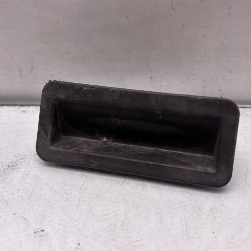 Bouton de coffre FORD FIESTA 6 Photo n°1