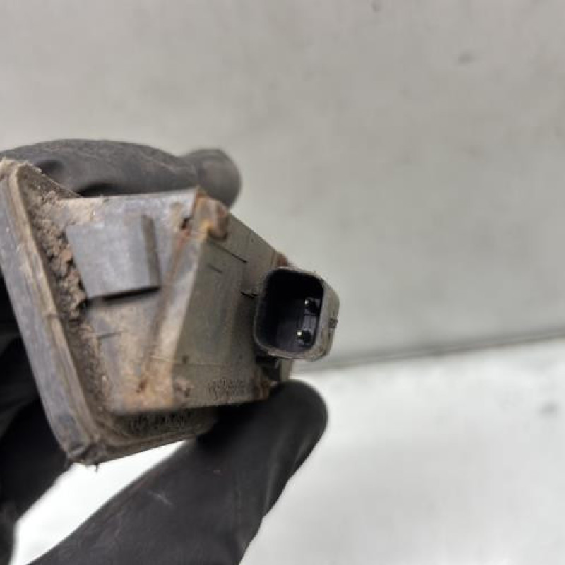 Bouton de coffre FORD FIESTA 6 Photo n°3