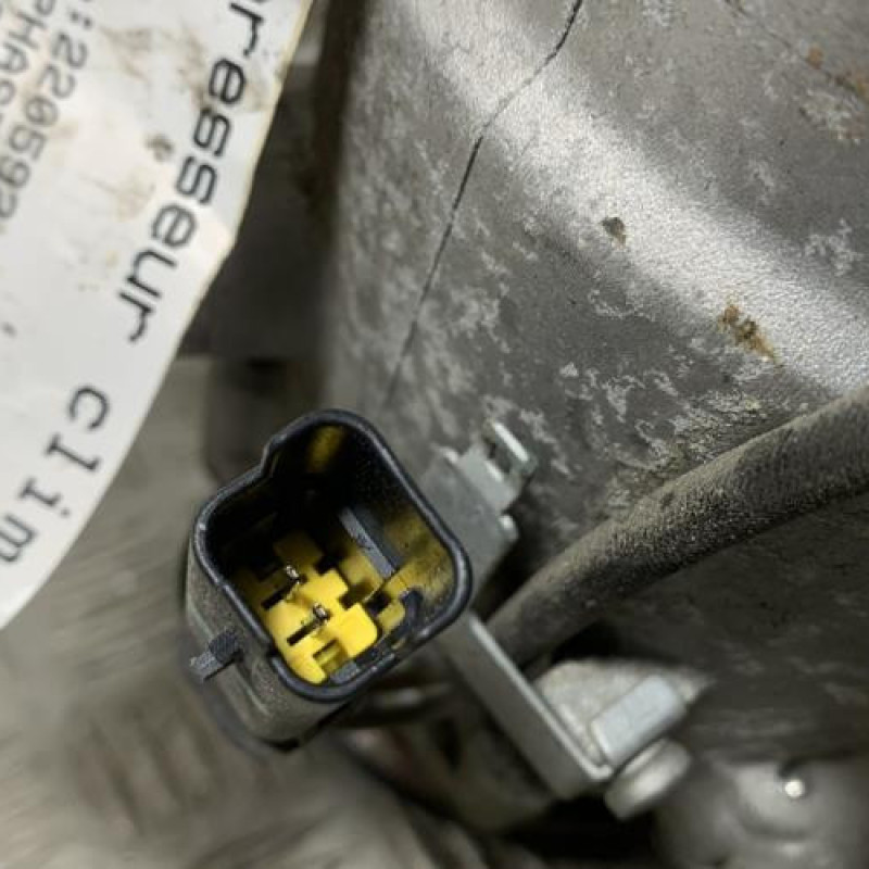 Compresseur clim OPEL CORSA F Photo n°3