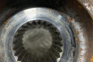 Pivot de moyeu avant droit OPEL CORSA F