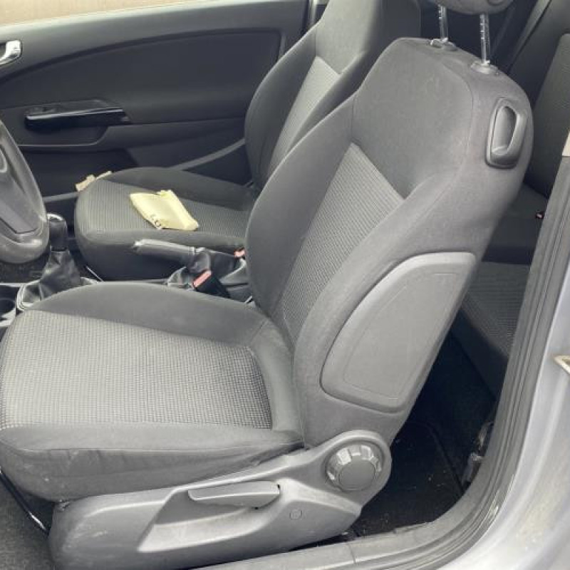 Custode arriere droit OPEL CORSA D Photo n°15