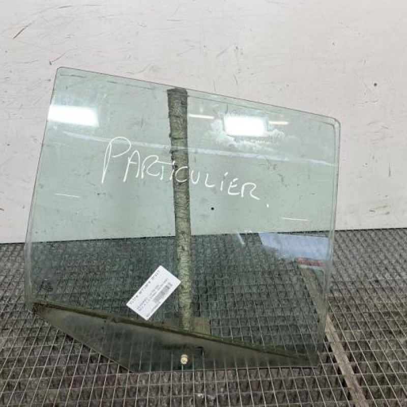 Vitre arriere droit VOLKSWAGEN GOLF 4 Photo n°1