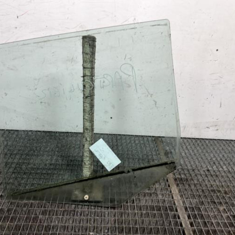 Vitre arriere droit VOLKSWAGEN GOLF 4 Photo n°4