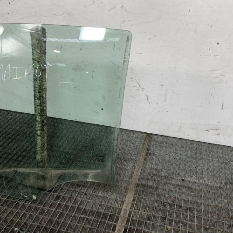 Vitre arriere gauche RENAULT CLIO 3 Photo n°3