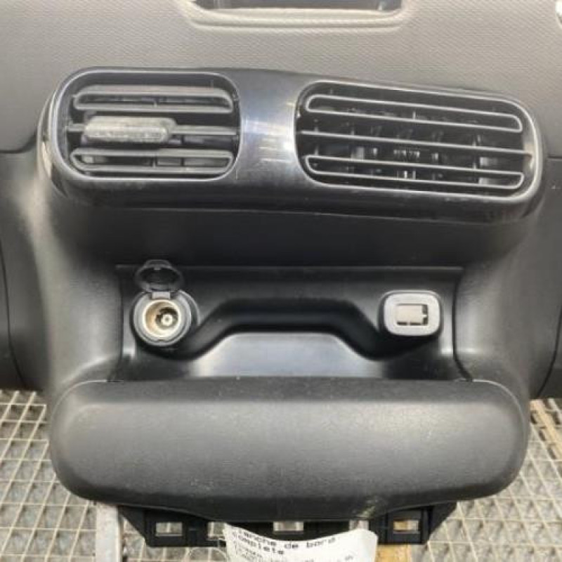 Planche de bord complete CITROEN C4 CACTUS Photo n°1