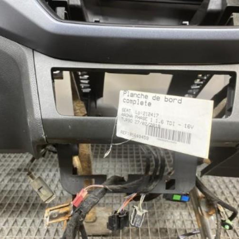 Planche de bord complete SEAT ARONA Photo n°4