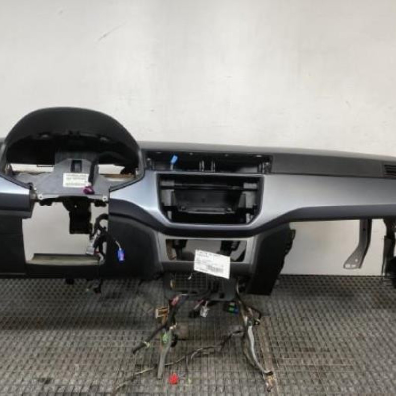 Planche de bord complete SEAT ARONA Photo n°10